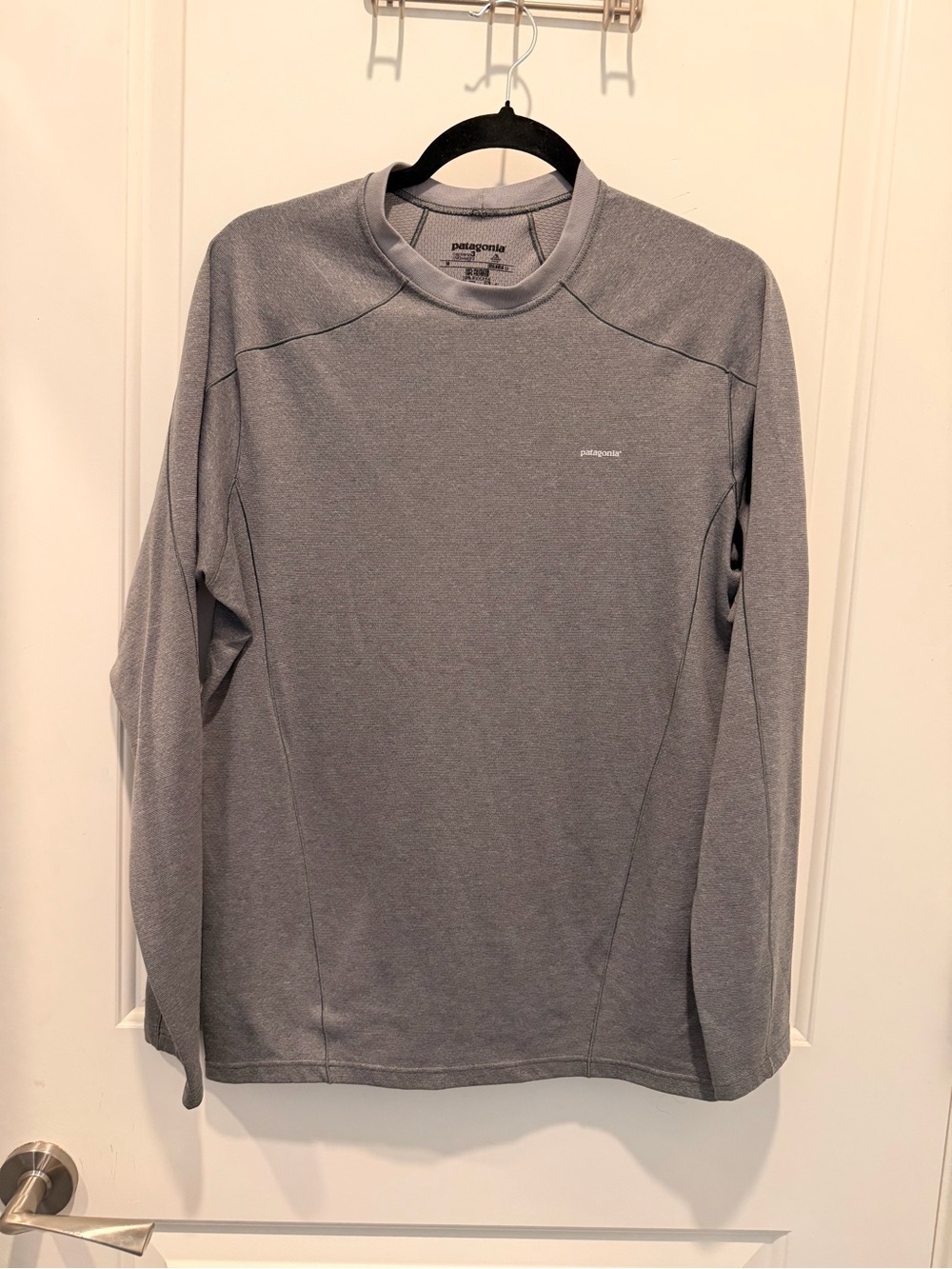 Patagonia Capilene 3
Midweight Crew Gray Long Sleeve Size M